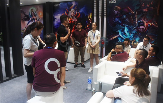 做有态度的平台 展期第二日炎龙COG展台洽谈区爆棚[多图]