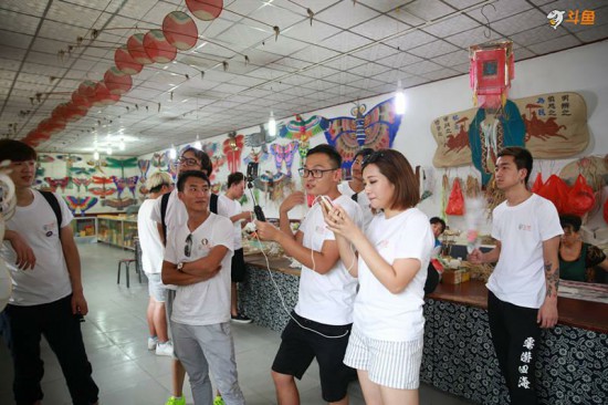 鱼乐星之旅潍坊站，斗鱼主播自导自演抱得美人归[多图]