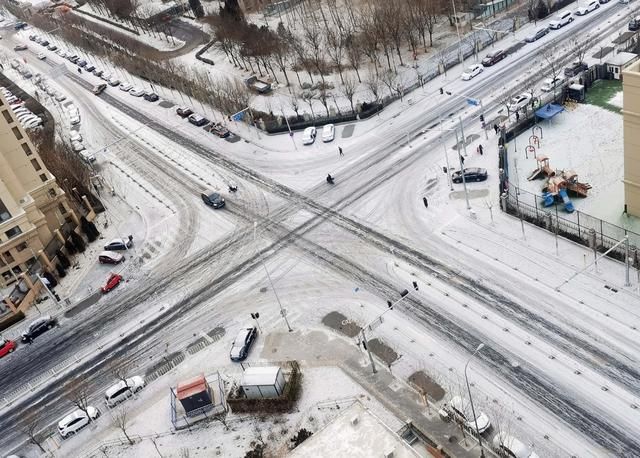 2021年第一场雪 北京地面开始见白[多图]