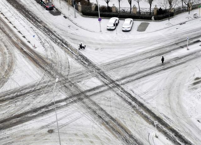 2021年第一场雪 北京地面开始见白[多图]