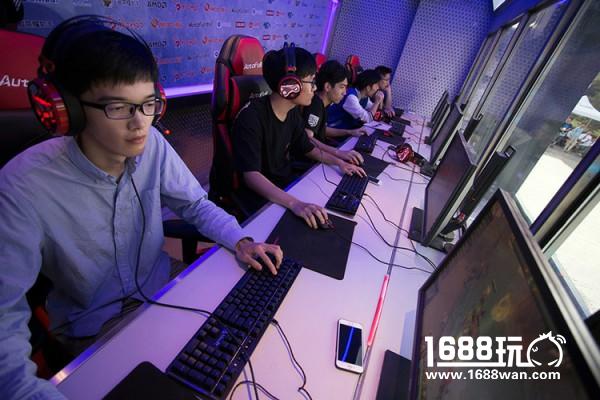 WUCG电竞大篷车首秀完美落幕，东区决赛引燃南广之夜[多图]