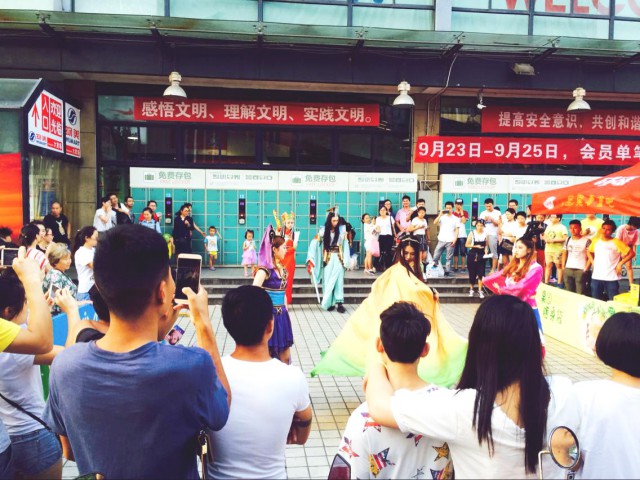 杭城惊现无字战书，Coser快闪为何来？[多图]
