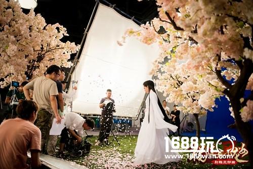 “神仙姑姑”李若彤组图上热搜 《杨过与小龙女》揭秘照片真正来源[多图]