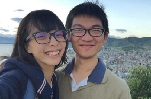 板娘产假小别直播 一月后抱着小板回来再战[多图]