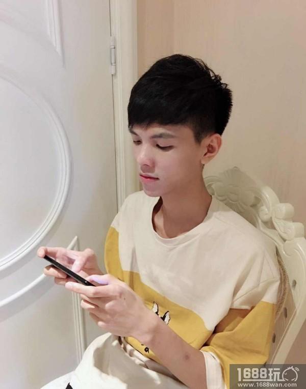 宋小宝变吴亦凡？刺激战场顶级主播杀不死女装惊艳亮相！[多图]