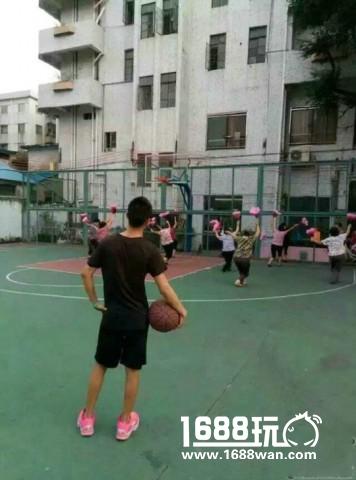 哎呦！上学要迟到了，快点跑 搞笑囧图[多图]