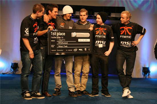 Fnatic.DSN受邀出席10月16日金鹰电竞大神见面会[多图]
