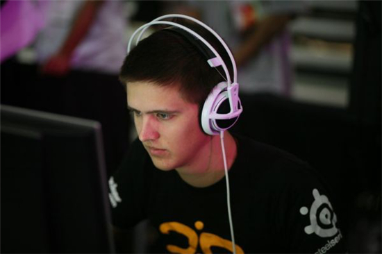 Fnatic.DSN受邀出席10月16日金鹰电竞大神见面会[多图]