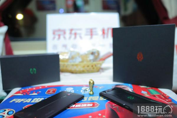 世界杯还可以这么“玩”，京东游戏手机电竞世界杯专列启程[多图]