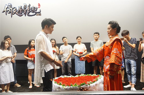 女生cos张雨绮求婚 原来是《倚天屠龙记》手游帮忙圆梦！[多图]图片6