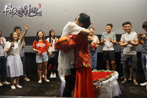 女生cos张雨绮求婚 原来是《倚天屠龙记》手游帮忙圆梦！[多图]图片7