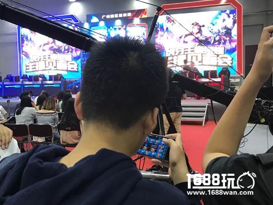 广州漫展虎牙直播粉丝见面会：王者荣耀大神与看球该如何选择[多图]图片3