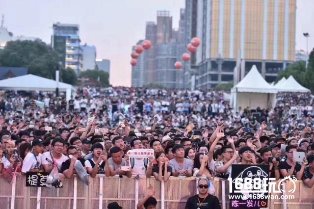 斗鱼嘉年华人气火爆，手游竞技直播竟选用二手手机[多图]图片5