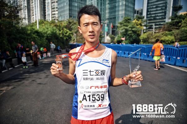 37超跑团广马激情开跑 队长刘路峰喜获全国第二[多图]