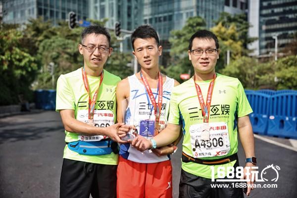 37超跑团广马激情开跑 队长刘路峰喜获全国第二[多图]图片2