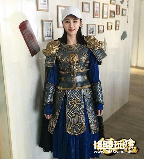 最强买家秀!《乱轰三国志》玩家穿诗爷战袍COS吕布![多图]图片6